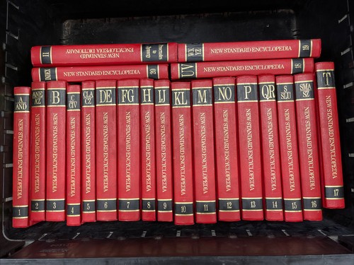 ENCYCLOPEDIA YEAR BOOK. 1969〜1992（欠番あり） $_12.JPG