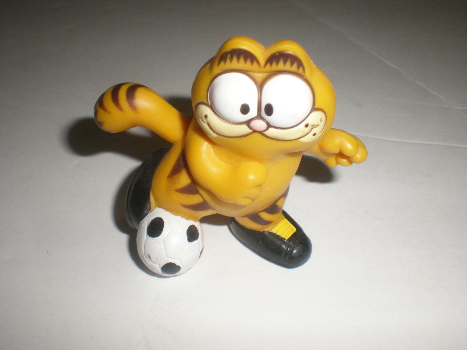 Vintage Garfield With Soccer Ball Figure 2 1/2