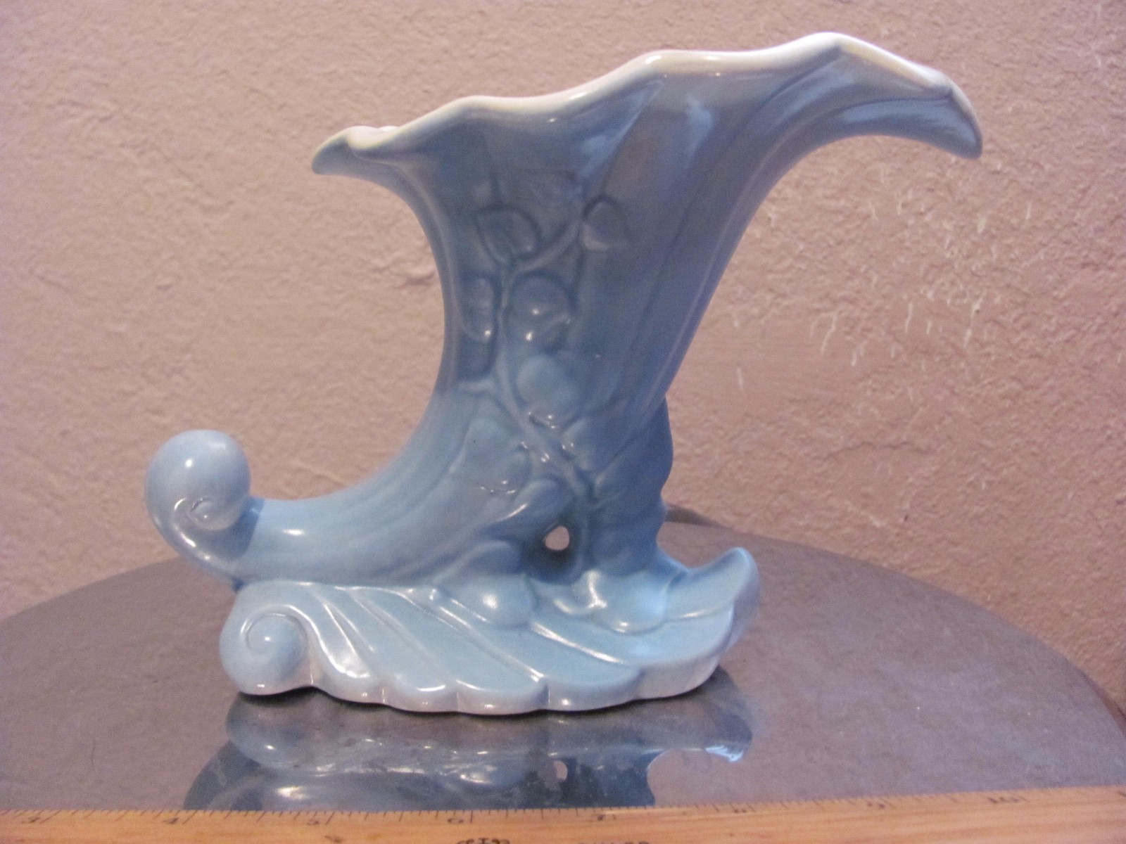 VINTAGE REDWING U.S.A. 1097 BLUE WHITE CORNUCOPIA VASE