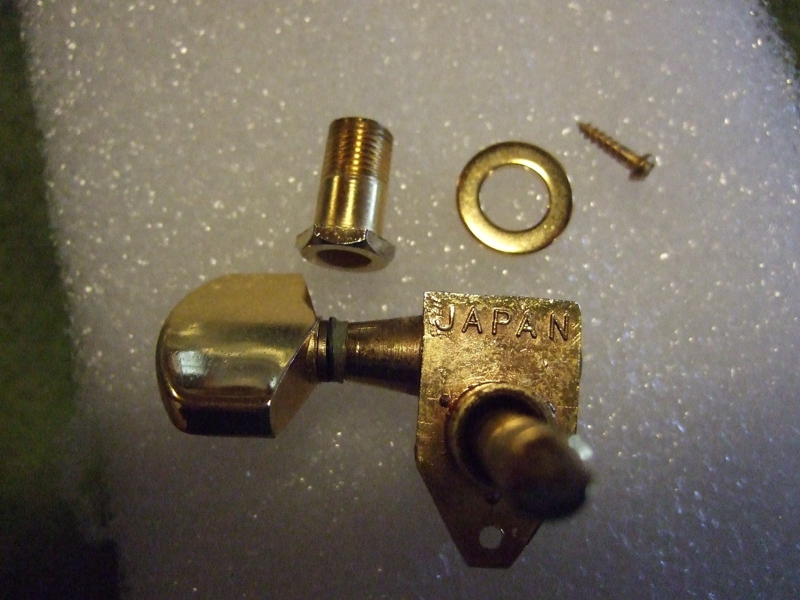 Gotoh Tuning Peg Octagon Gold Vintage Bass Side