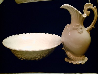 VINTAGE!! Set of 2 Colonial-Style Glazed Ceramic WATER PITCHER & BOWL * Eggshell