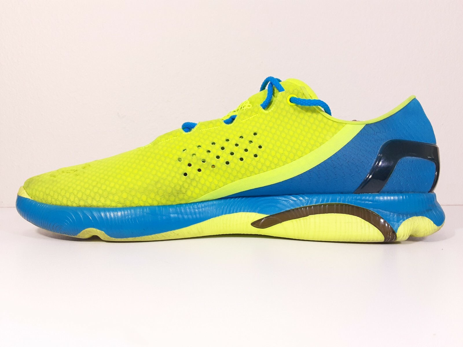 UNDER ARMOUR MENS ATHLETIC SHOES 