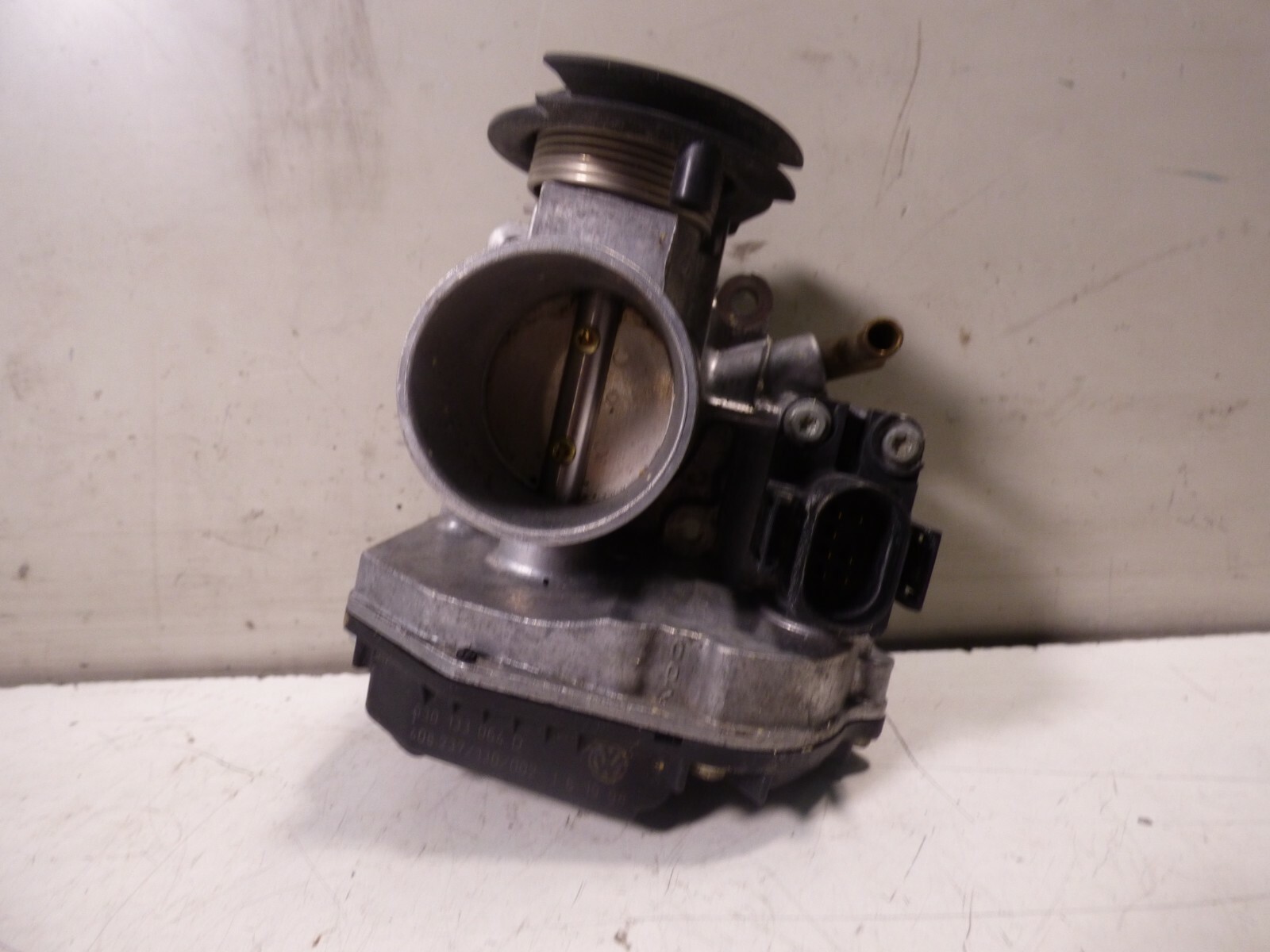 Corpo farfallato VOLKSWAGEN POLO 3 SERIE 1000 BENZINA 030133064D