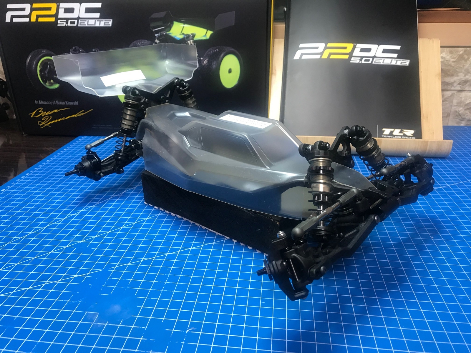 Team Losi Racing 22 5.0 DC Elite 2WD Electric Buggy Kit Dirt