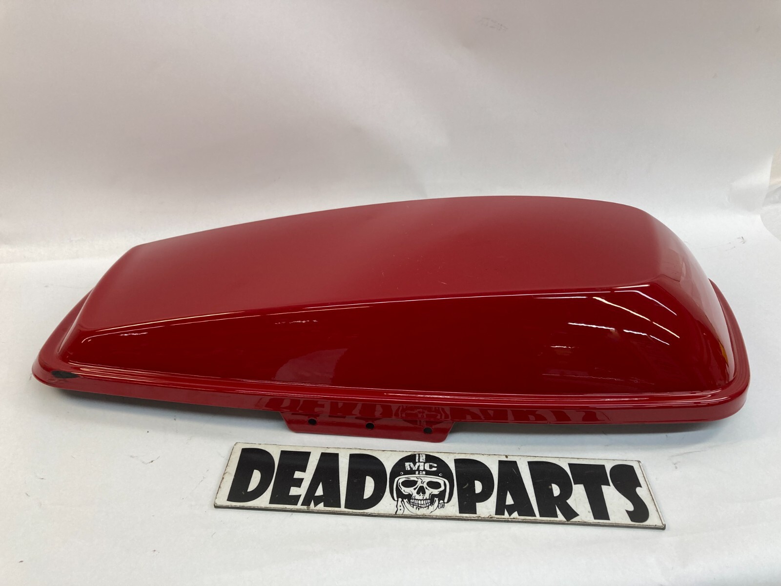 red1121様 Harley 2022 red right side saddlebag lid top 90200411 look