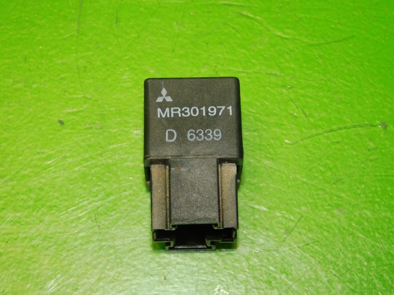 95-99 Eclipse GST OEM MR301971 12V multi use purpose relay control