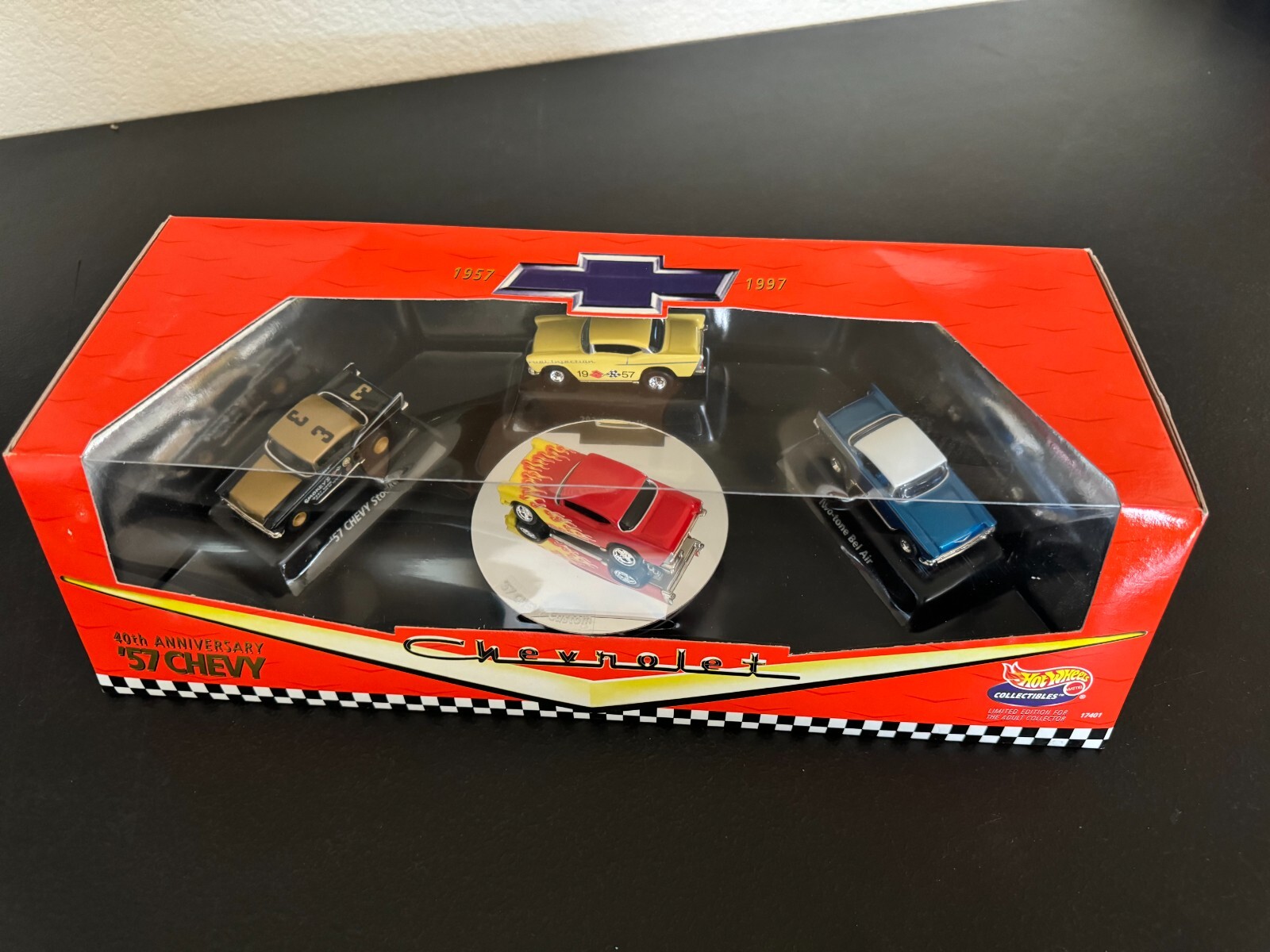 Hot Wheels 35周年記念 '57 Chevy Amazon.com: Hot Wheels 2022 - '57 Chevy - Gold - Chevy Bel