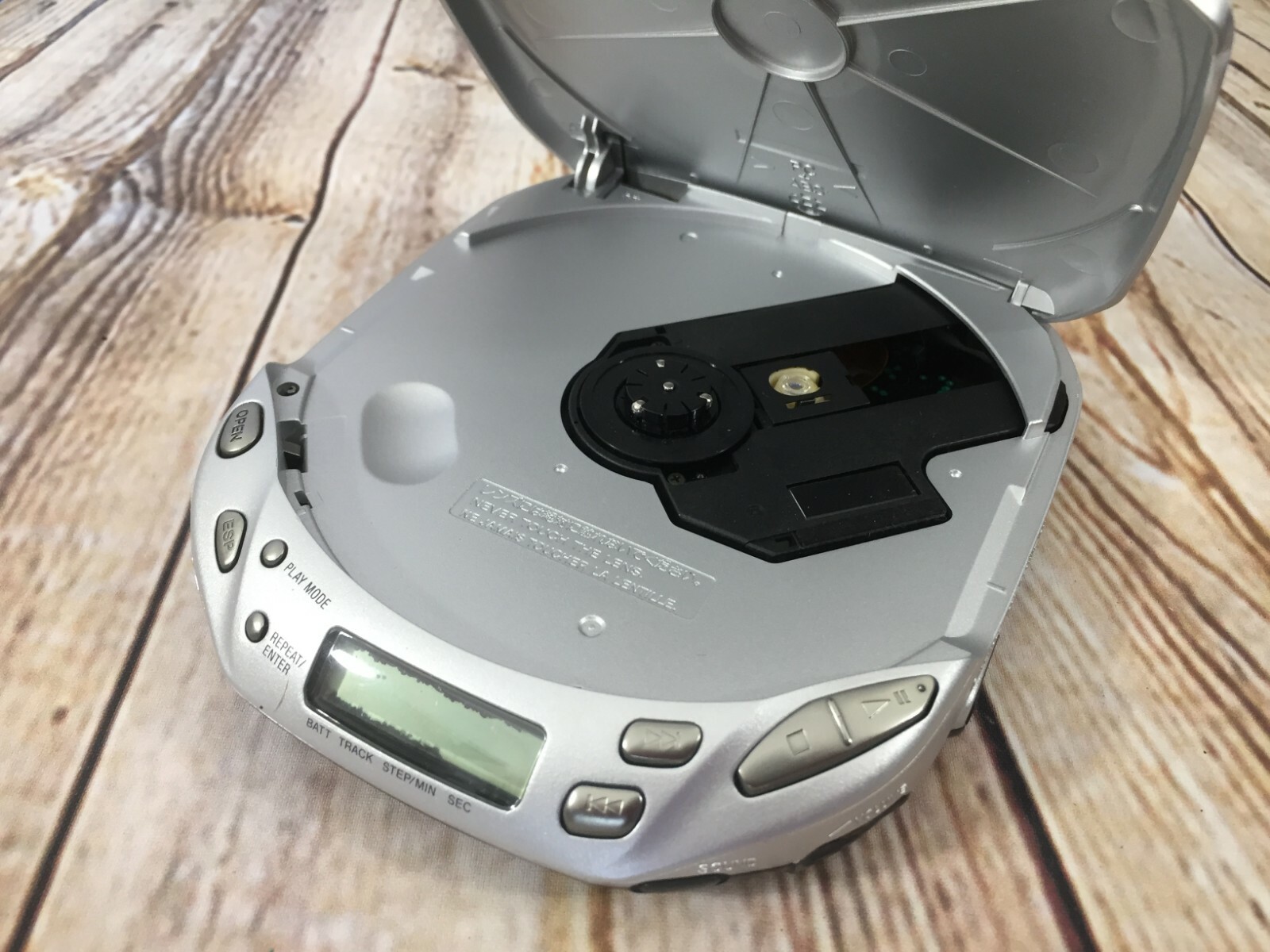 SONY D-E441 DISCMAN Groove ESP2 Electronic Shock Protection Works Great