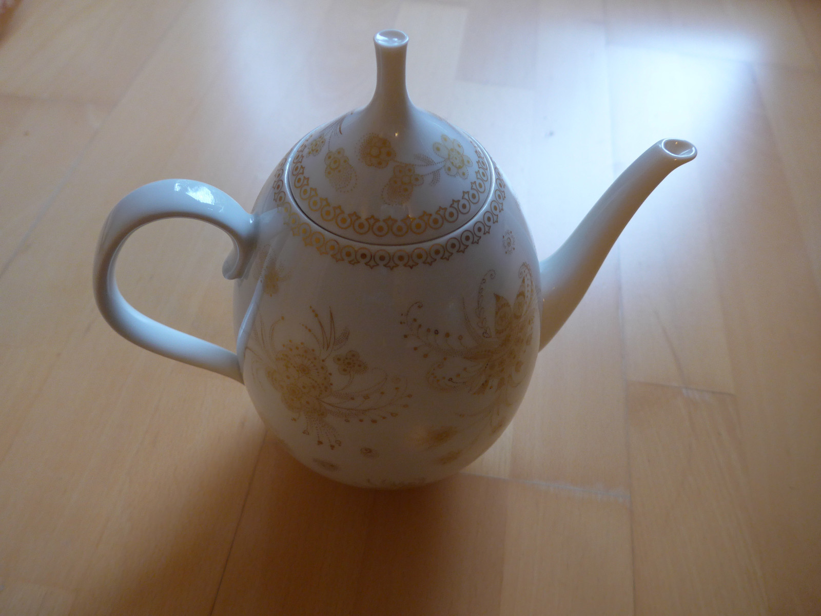 Wunderschöne Kaffeekanne Hutschenreuther Poesie Goldmotive