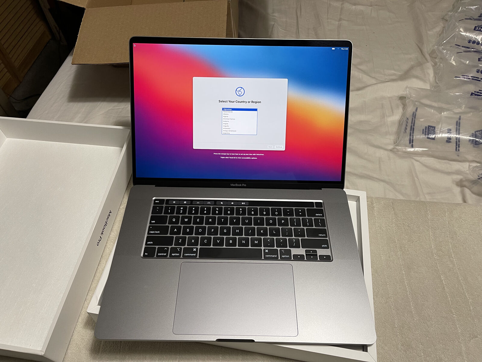 Apple MacBook Pro with 2.6GHz Intel Core i7 (16-Inch, 16GB Apple MacBook Pro with 2.6GHz Intel Core i7 (16-Inch, 16GB