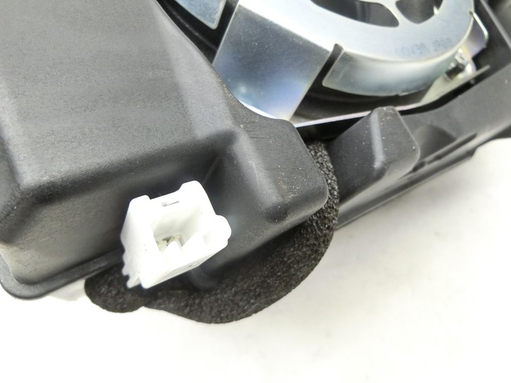 Mazda CX-30 19-24 Lautsprecher Tieftöner Links Vorne Orig. Bose Mazda CX-30 19-24 18.05.2020 BDJD-6696Y gebraucht Vorschau 3