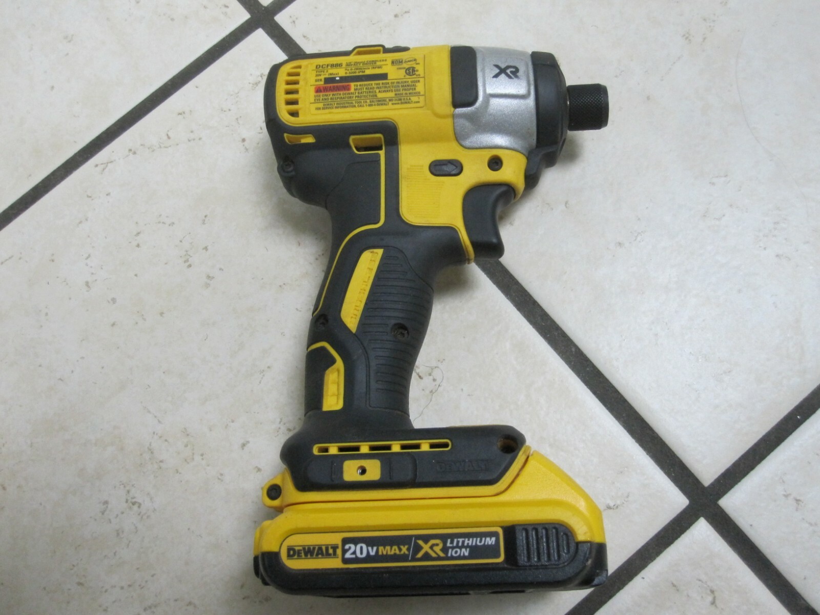 DEWALT DCF886 20V 1/4'' IMPACT DRIVER W/BATTERY