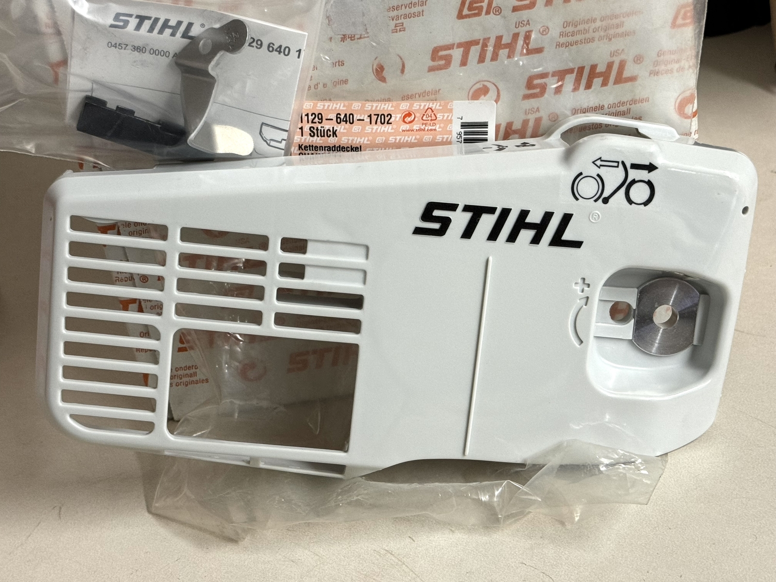 STIHL OEM CHAIN SPROCKET COVER 1129 640 1702 020T MS200 MS200 T MS 200 T 020 T - Picture 1 of 5