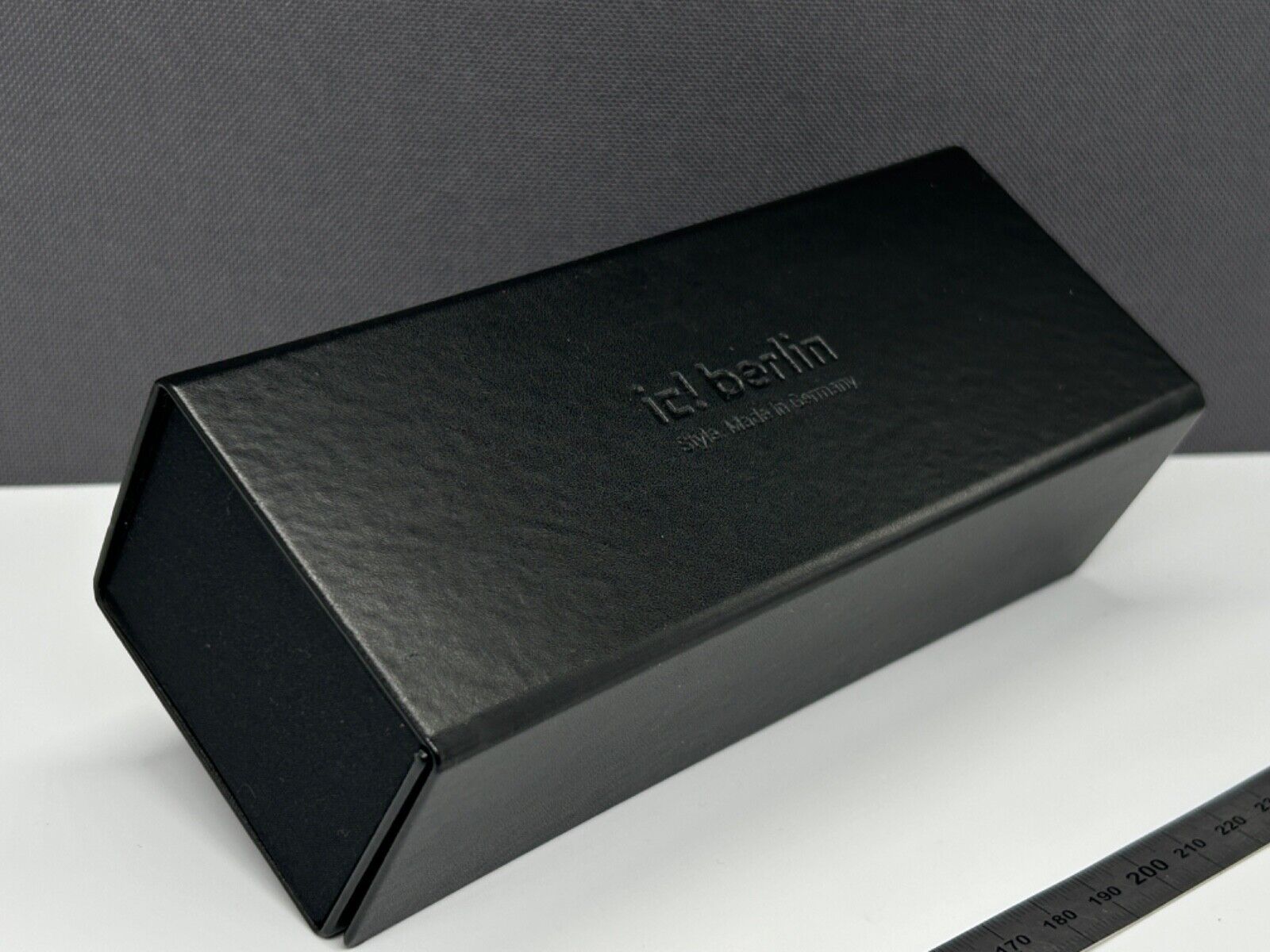 IC Berlin Brillenetui Hartschale Sonnenbrille schwarz Groß L IC Berlin Brillenetui Hartschale Sonnenbrille schwarz Groß L