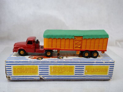 Dinky Toys F 36B Tracteur Willème avec semi-remorque bâchée