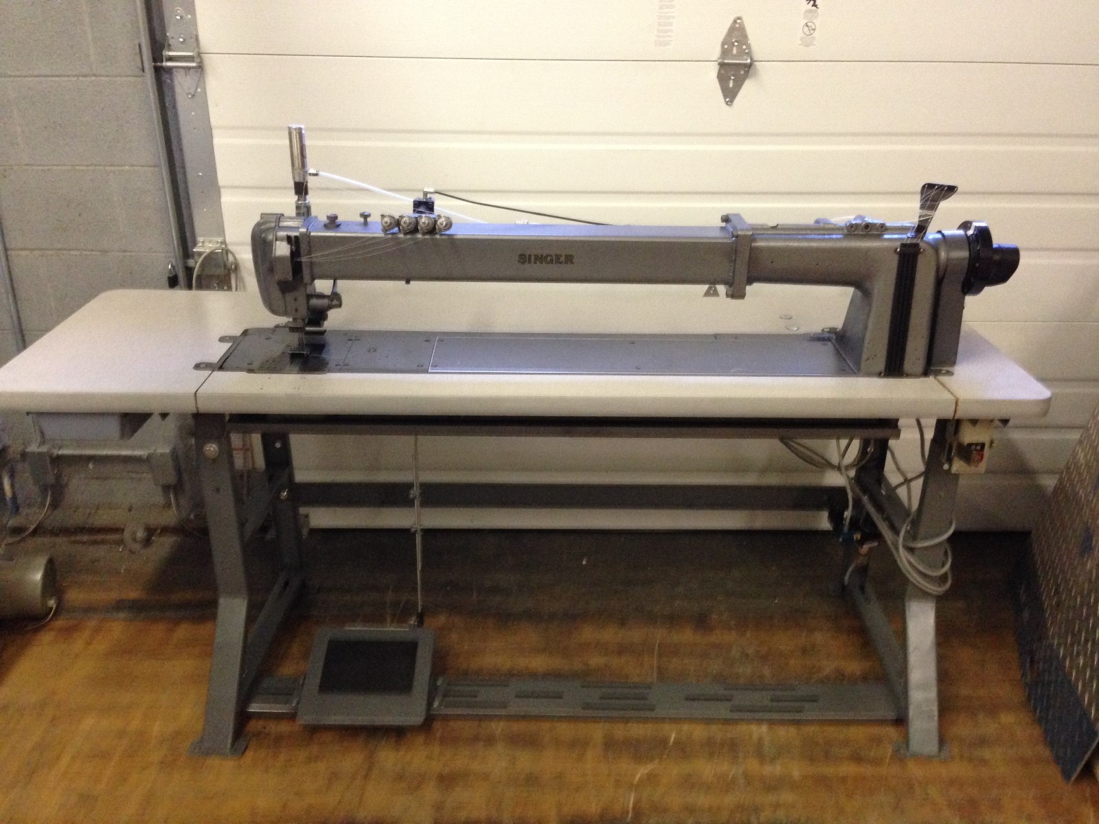 SINGER  340W405 40 INCH EXTRA LONGBED 4 NEEDLE PULLER  INDUSTRIAL SEWING MACHINE