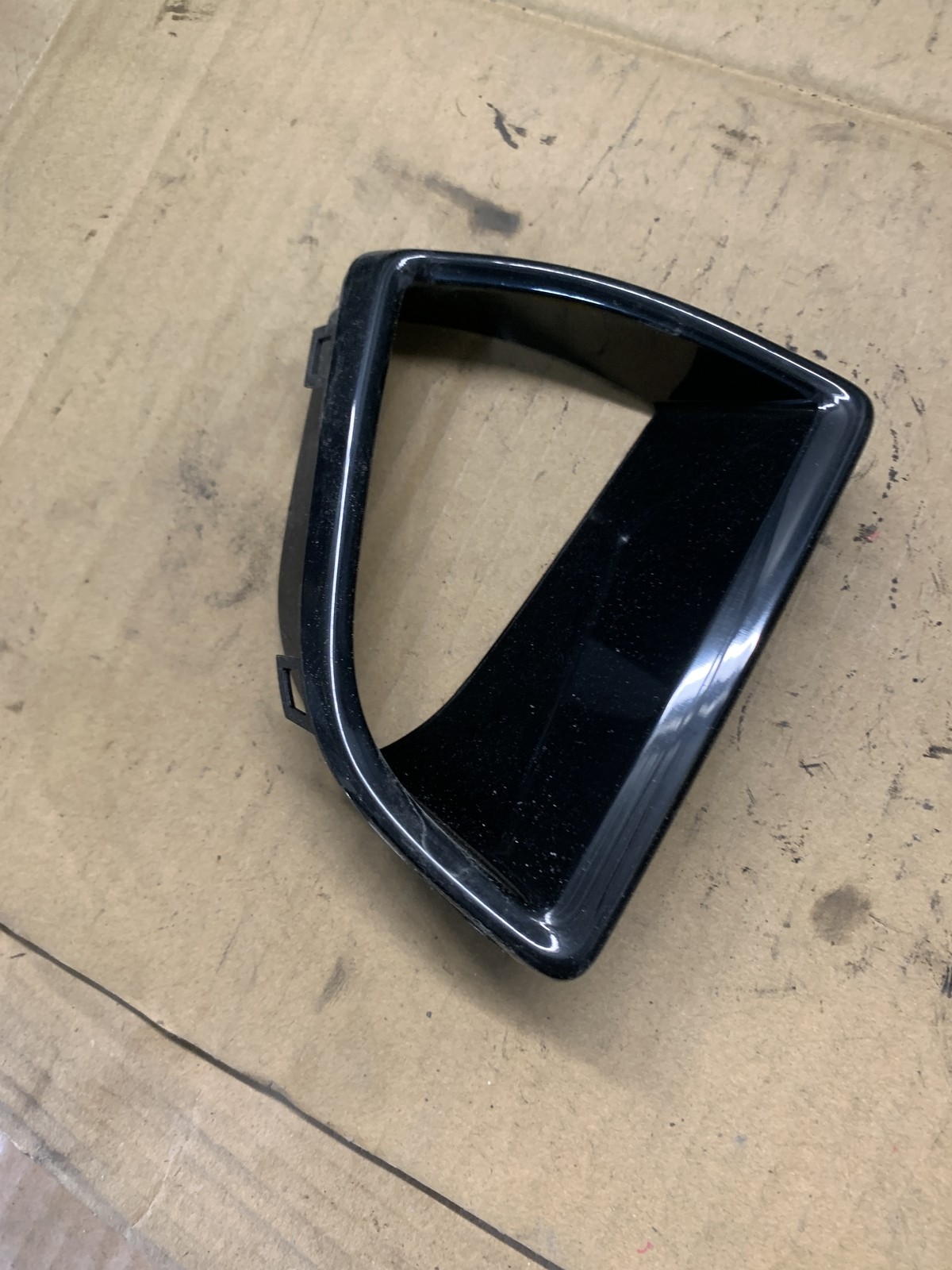 BMW G30 G31 Off Side Front Air Intake Finisher 51118069708 15067010