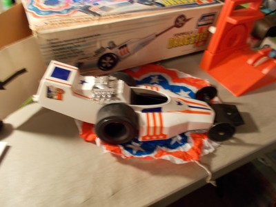 VINTAGE 1975 IDEAL EVEL KNIEVEL FORMULA 1 DRAGSTER WITH BOX AND PARACHUTE