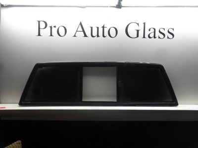 99-06 Chevy Silverado GMC Sierra CENTER sliding rear window back glass slider