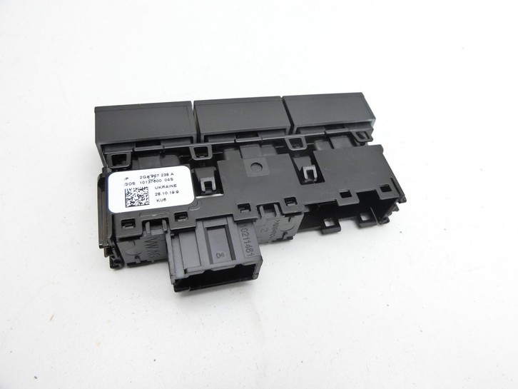 VW T-Roc A1 17-21 Schalter Einparkhilfe Parktronic PDC Taster VW T-Roc A1 17-21 24.11.2020 2GA927238A 10137600 gebraucht Bild 3