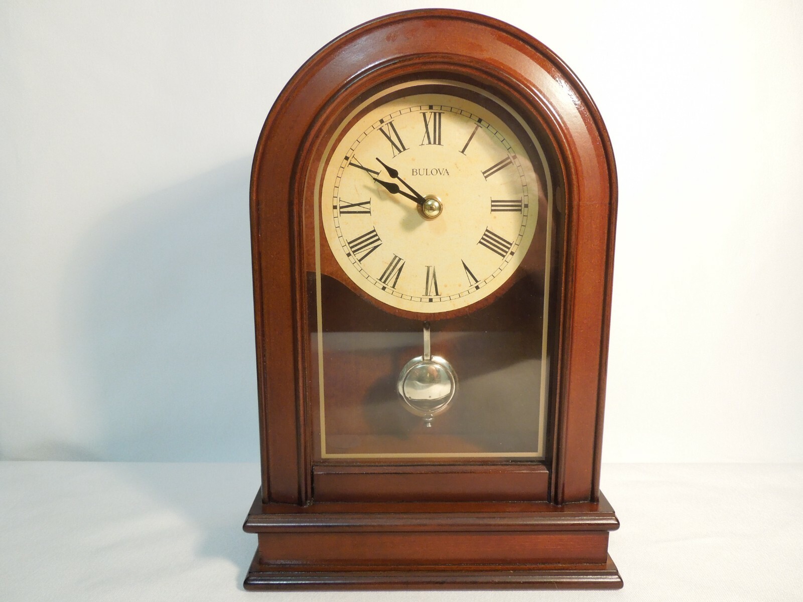 Bulova Quartz Pendulum Mantel Clock Wood Frame Glass Lens Brass