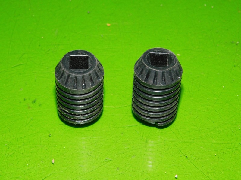 06 07 08 09 11 CLS 550 63 W219 OEM rear deck trunk lid adjuster bump stops knobs