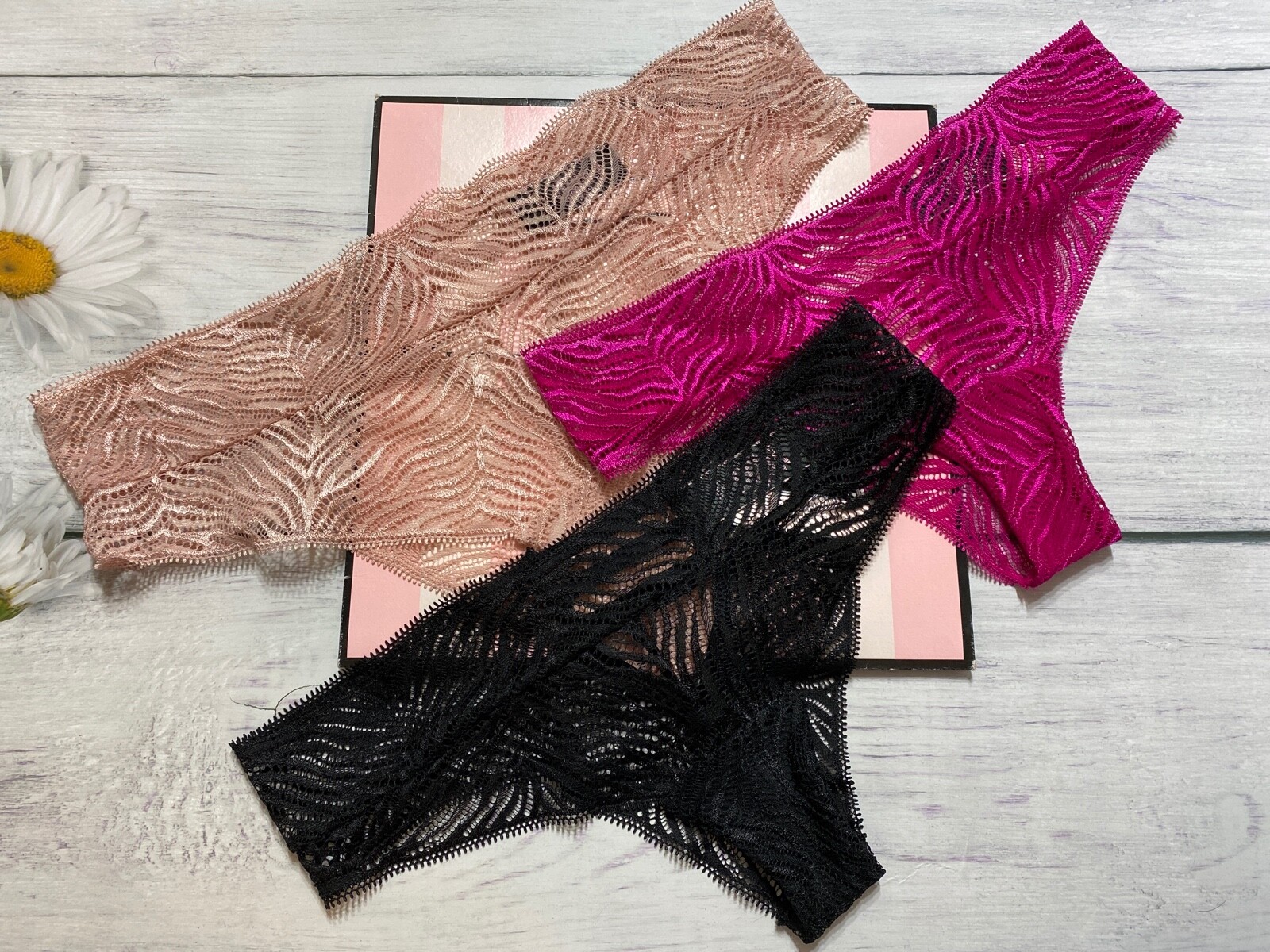 

Новые дерзкие трусики Victorias Secret Tanga Zebra Lace Cutout за $24,50, Pink pink black