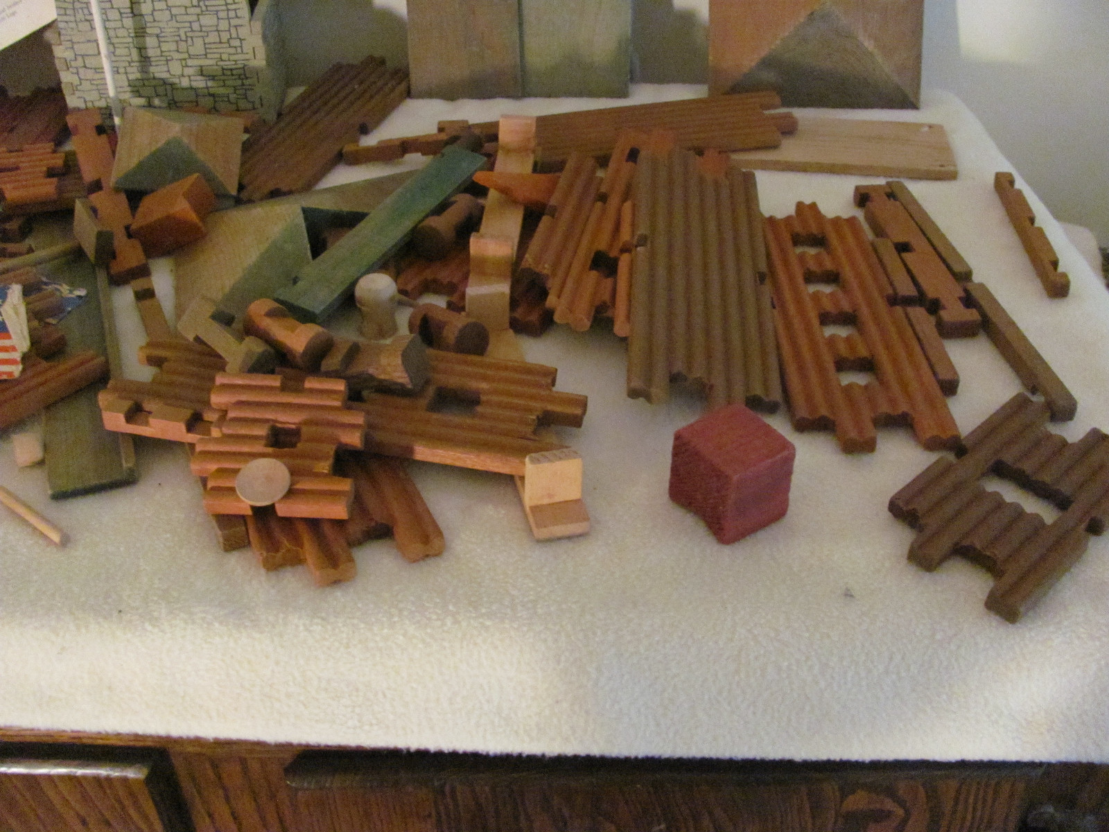 LINCOLN LOGS  EARLY AMERICAN FORT SET IN THE ORIGINAL BOX