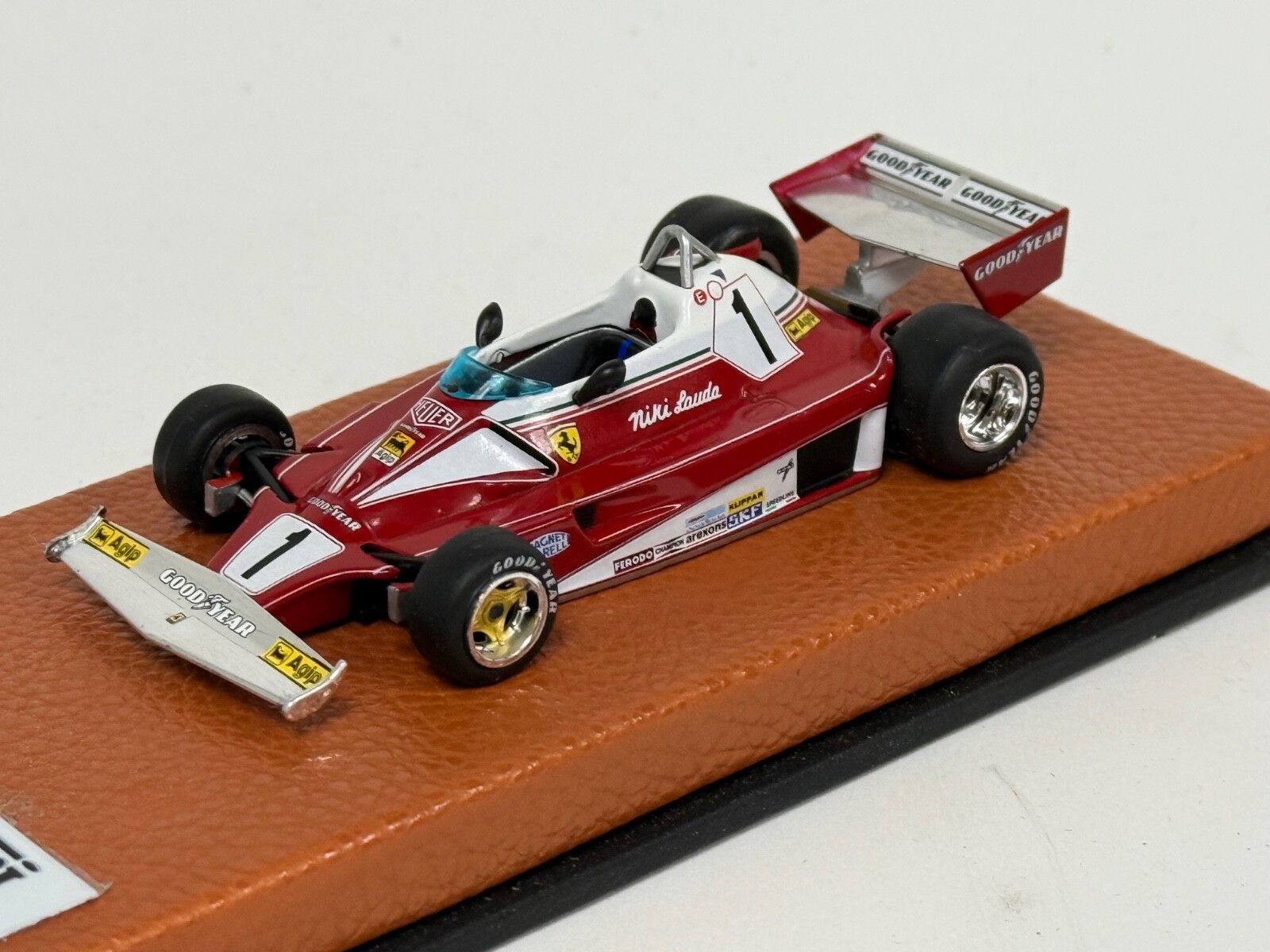 ミニカー Ferrari 312 T2 Niki Lauda 1976 51pMS1oTetL._UF350,350_QL50_.jpg