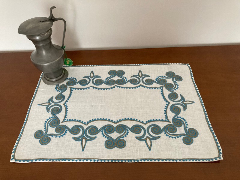 Ancien Napperon Motif Typiquement Breton