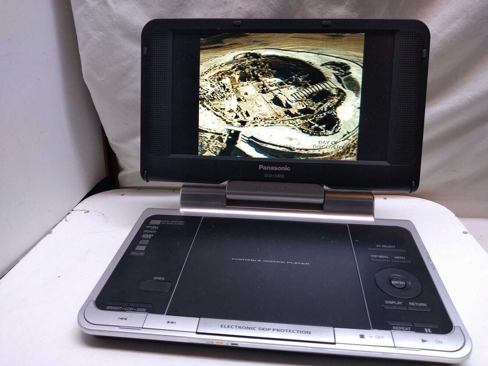 Panasonic Portable DVD Player DIVIX WMA JPEG MP3 Headrest Mount & Case