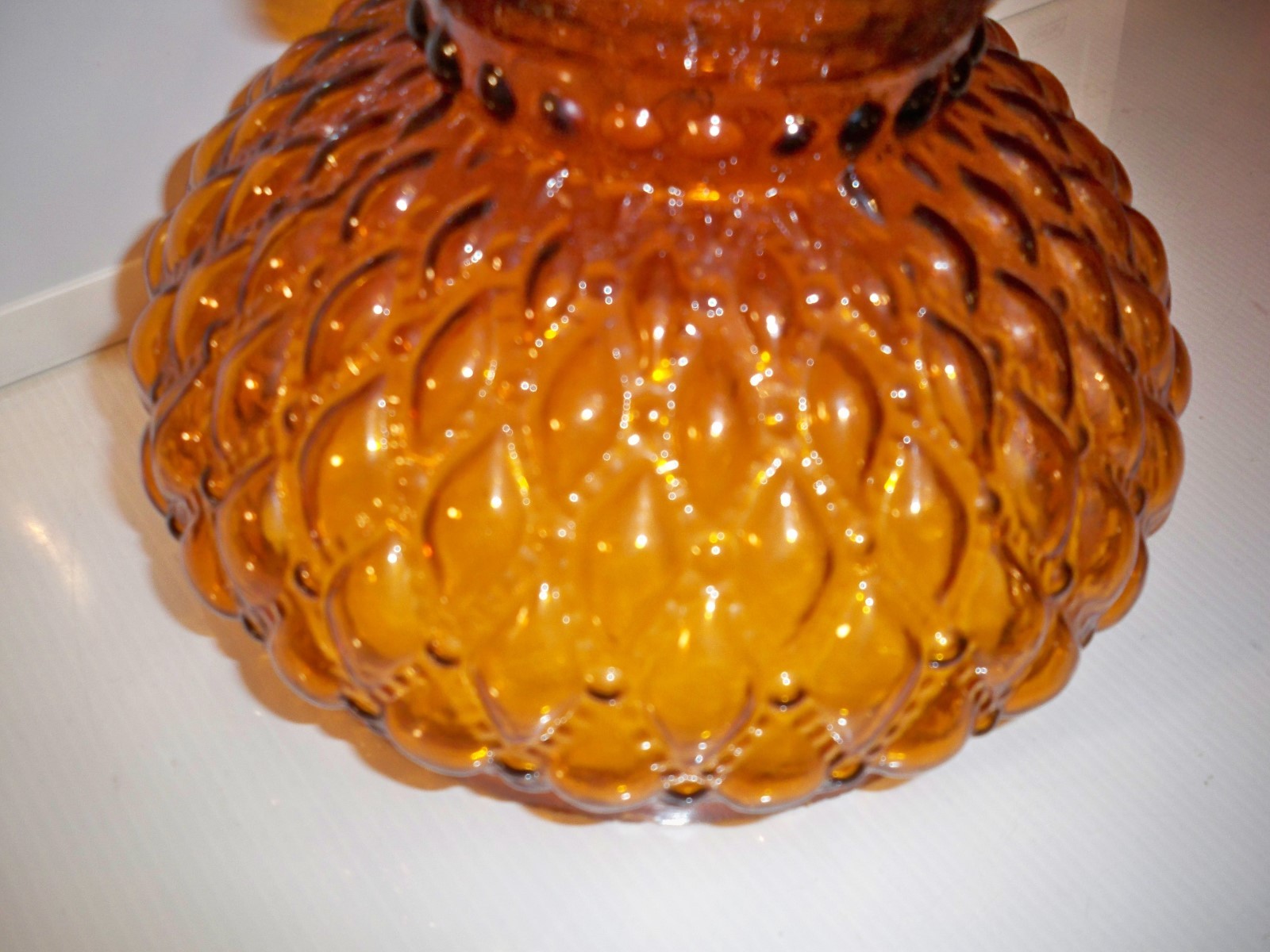 VINTAGE AMBER GLASS QUILTED DIAMOND LAMP SHADE