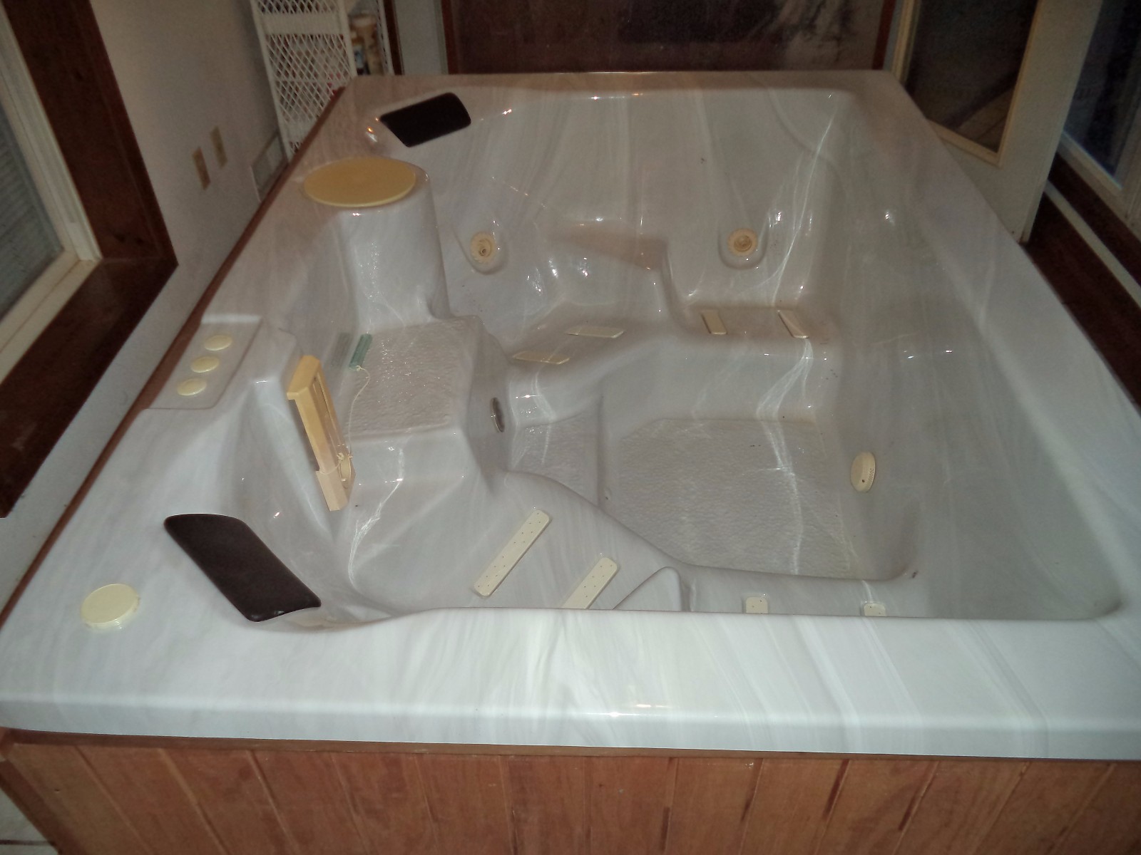 Hurricane 4 Seat Spa/Hot Tub 7' x 5'4