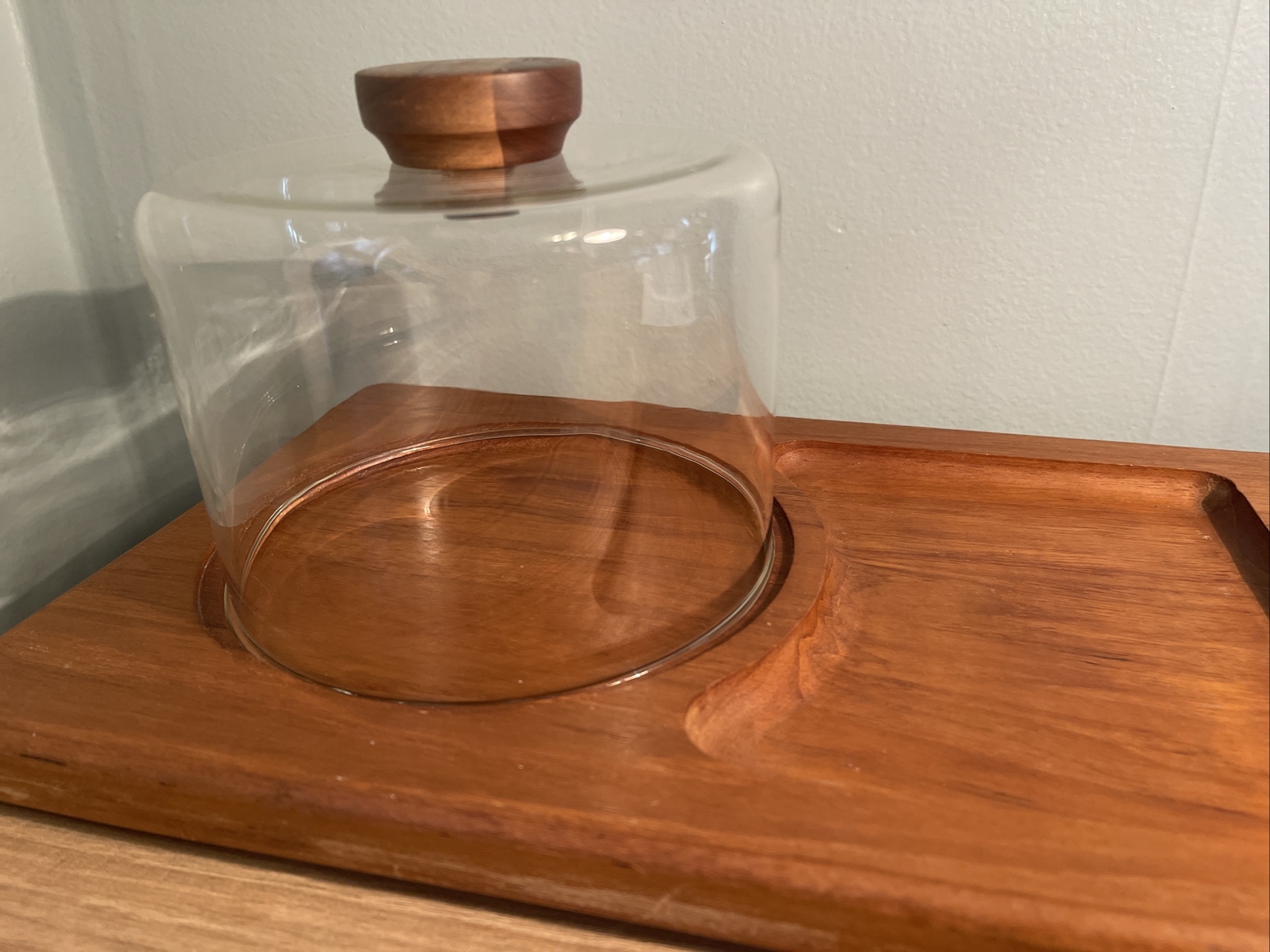 VINTAGE MID CENTURY GAILSTYN SUTTON TEAK WOOD CHARCUTERIE BOARD CHEESE DOME