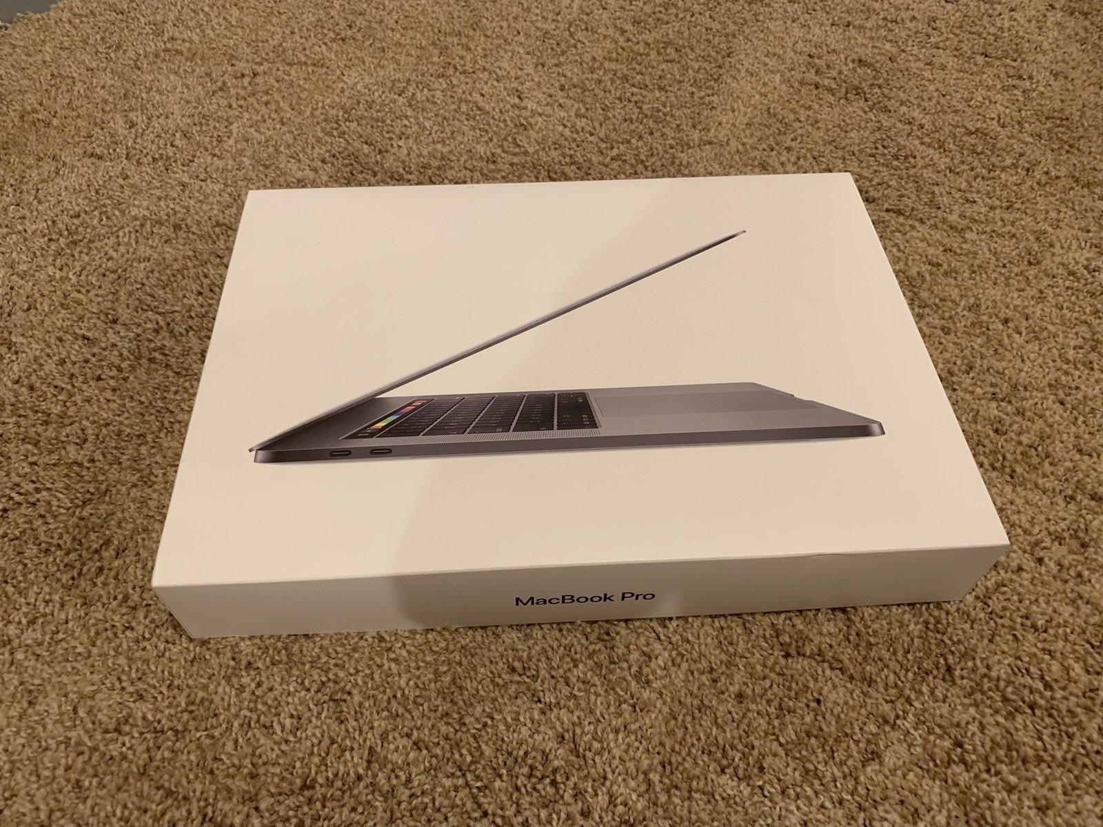 Powerful 2017 15.4 Apple Macbook Pro A1707 i7 3.1GHz 16GB RAM 2TB Radeon Pro 560