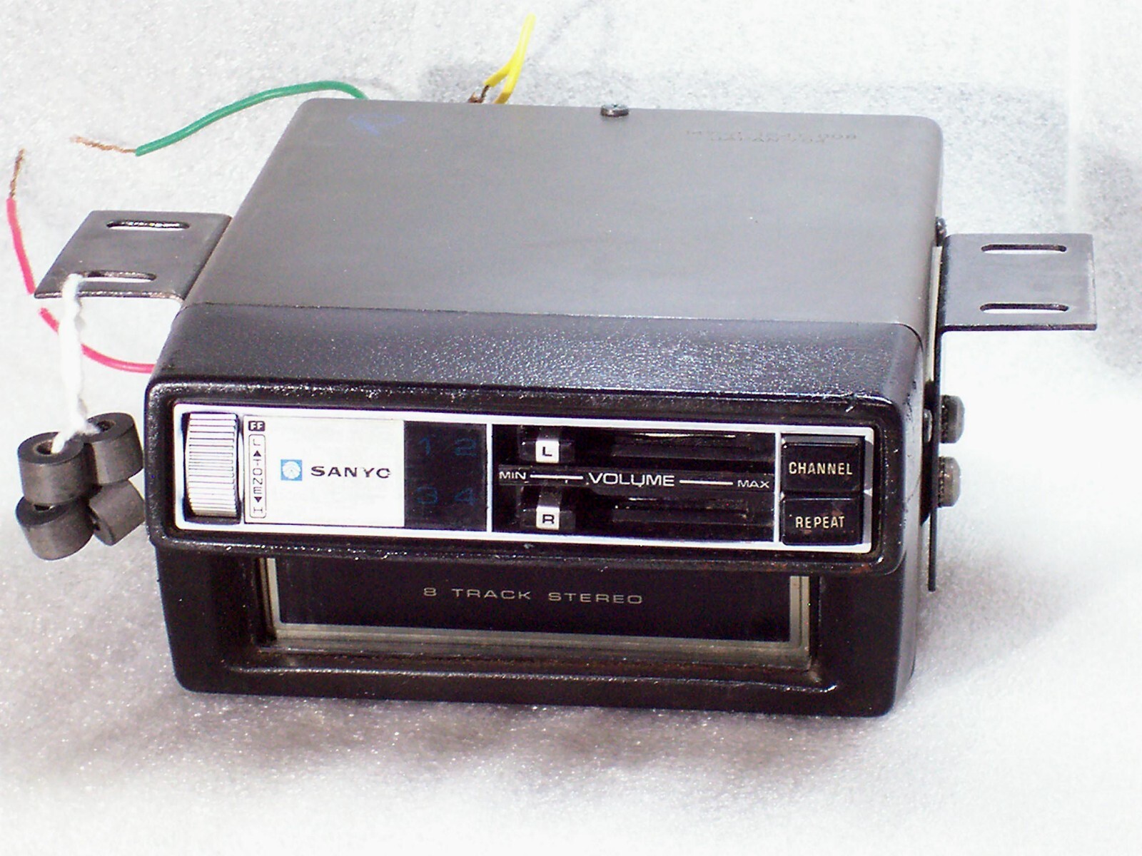 Sanyo model FT-883 8-Track Tape Player Car Stereo NICE See Sanyo model FT-883 8-Track Tape Player Car Stereo NICE See