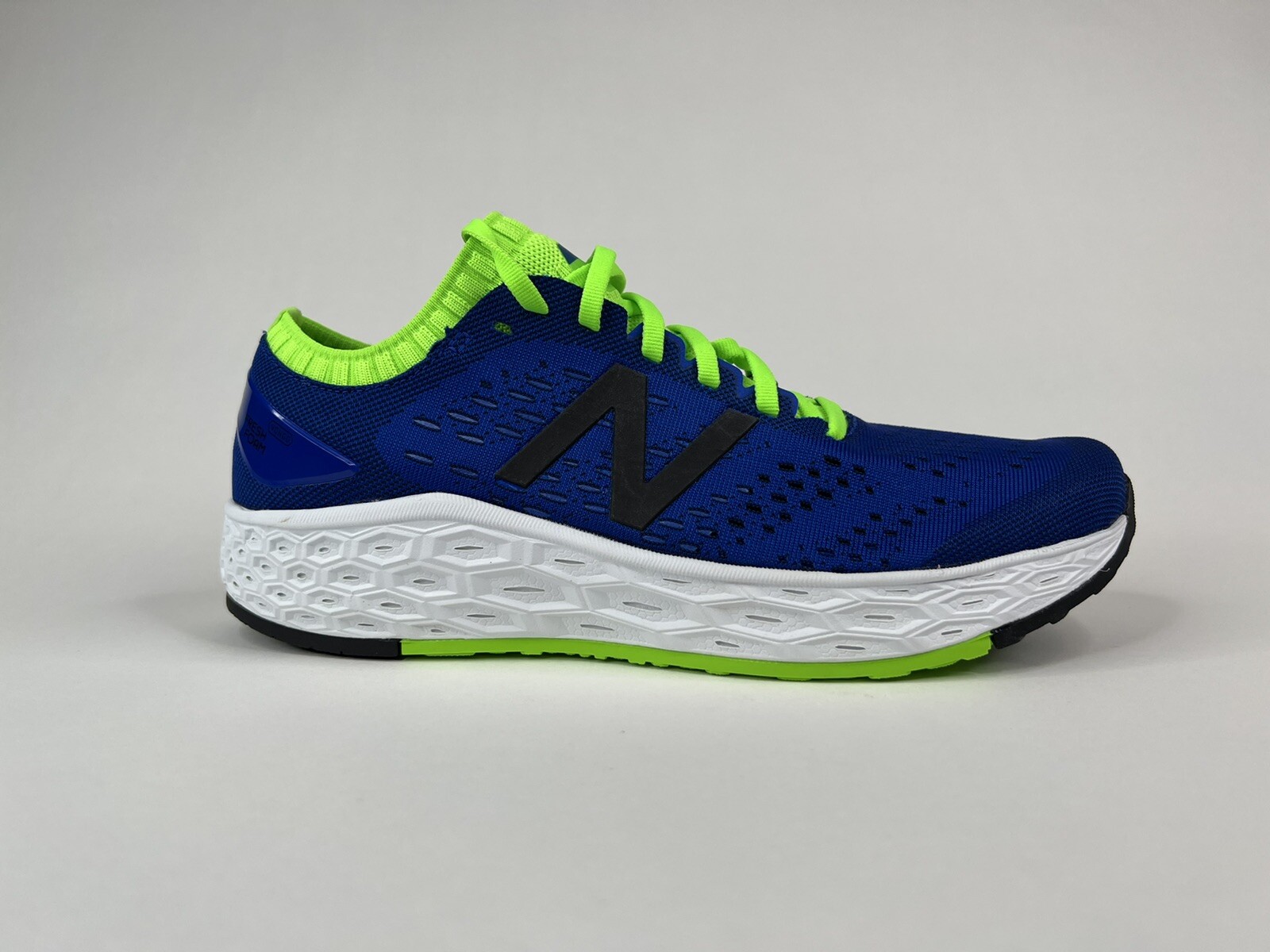 vongo v4 running shoes