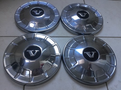 CLASSIC VOLVO 140 SERIES (142, 144, 145) HUBCAPS / WHEEL TRIMS