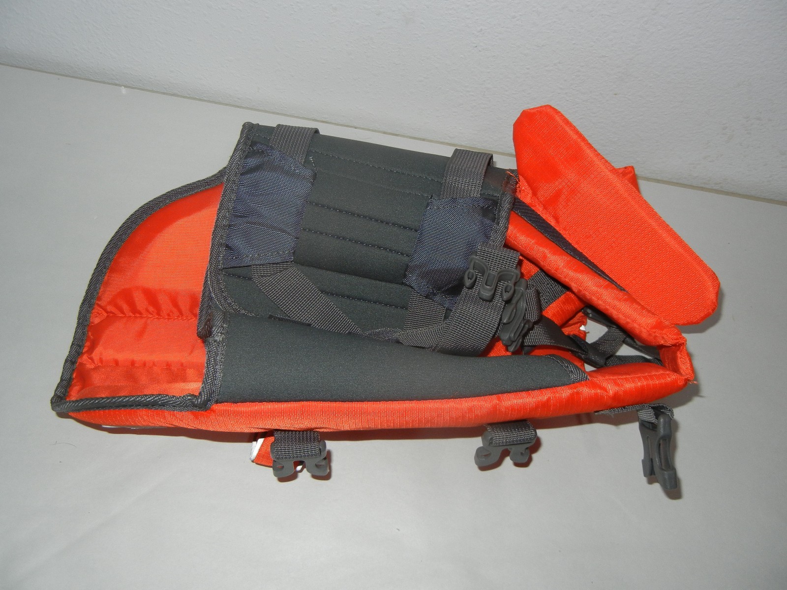 OUTWARD HOUND RIPSTOP LIFE JACKET ORANGE EASY TOP GRAB HANDLES MEDIUM SIZE