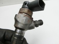 VW Touran II 5T 15-24 TDI 1,6 81KW Einspritzdüse Einspritzventil Zyl.1 VW Touran II 5T 15-24 14.12.2015 04L130277AD... Vorschau 4