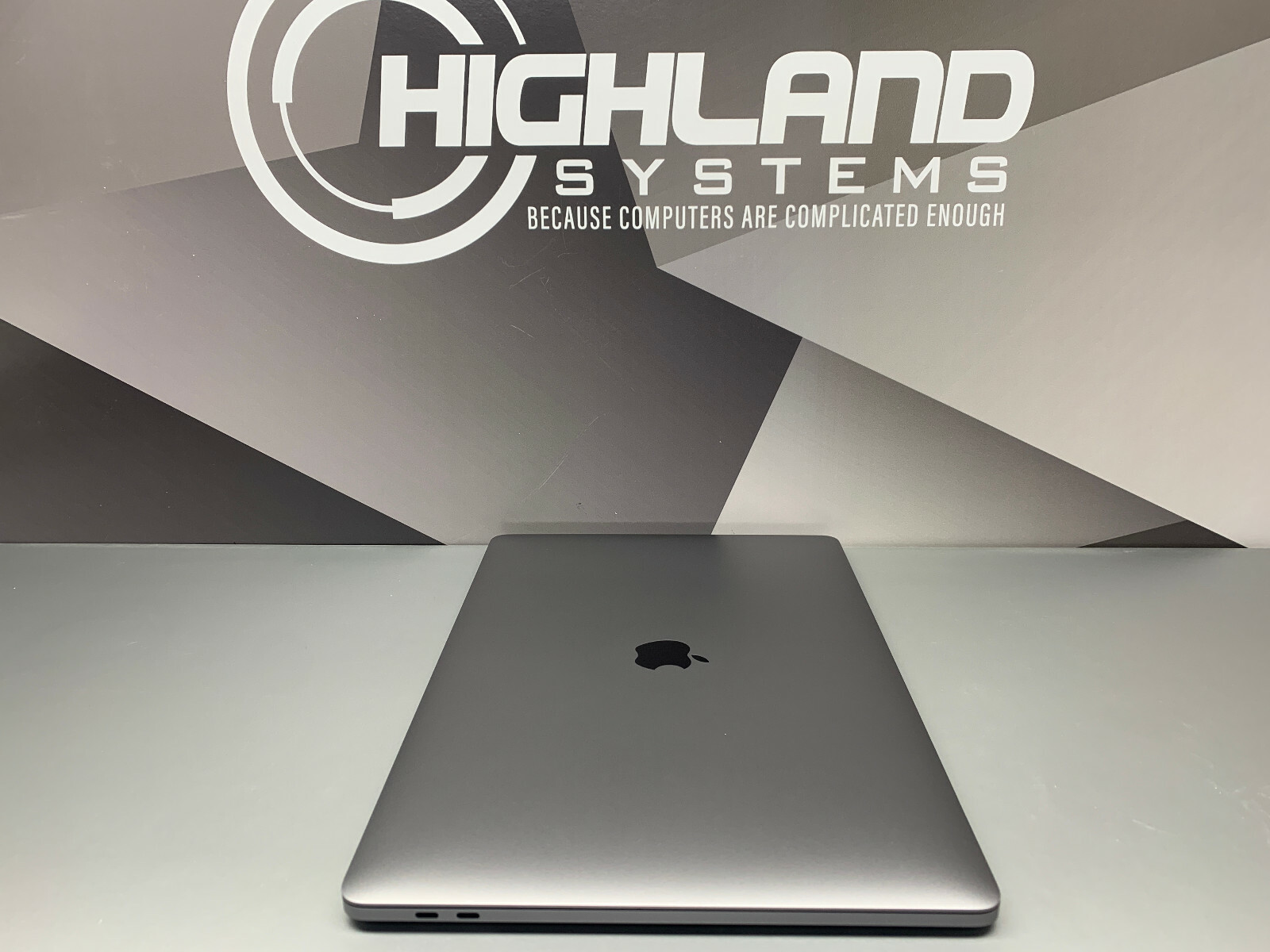 MacBook Pro (13-inch, 2016, Two Thunderbolt 3 ports MacBook Pro (13-inch, 2016, Two Thunderbolt 3 ports
