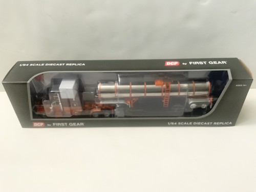 1:64 DCP PETERBILT タンカー 1/64 DCP PETERBILT 389 FLAT TOP W/ BRENNER STAINLESS