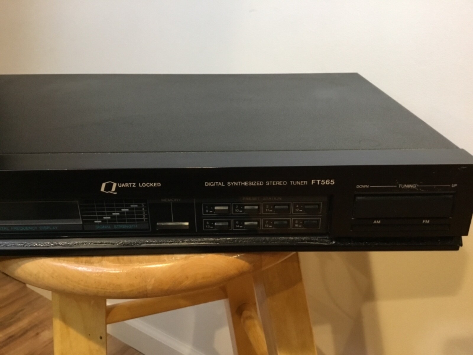 Philips digital synthesized stereo tuner powers on no further testing