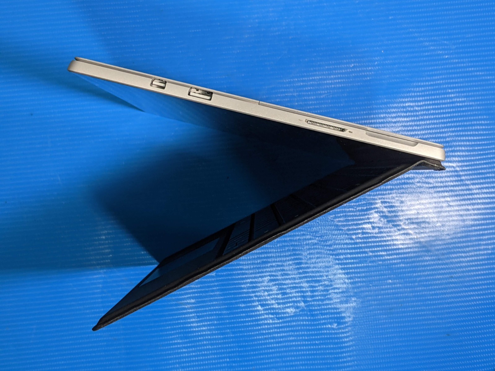 Microsoft Surface Pro 1796 12.3" Touch i5-7300U 4GB 128GB SSD AS-IS - Thumbnail 8