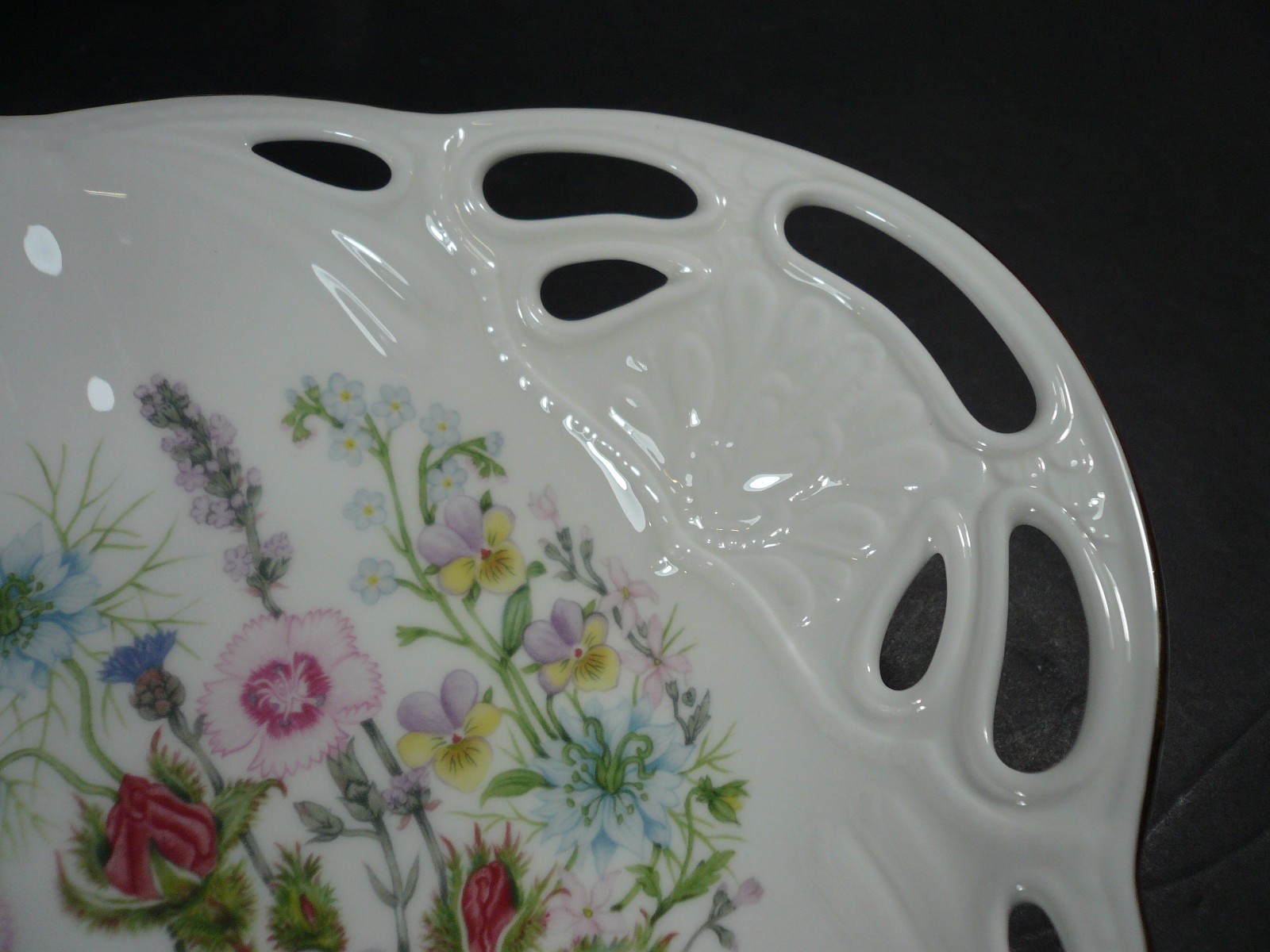 New In Box Rare Aynsley Wild Tudor Pierced Tray