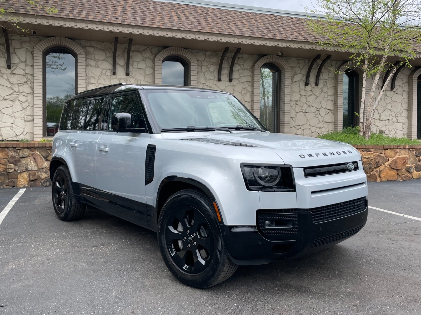 2023 Land Rover Defender 110 X-DYNAMIC SE AIR SUSPENSION PACK W/EXTENDED BL 2721