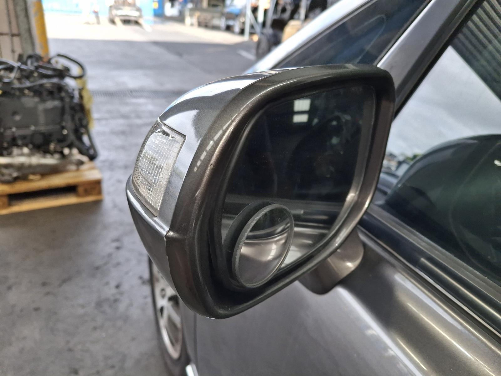 HONDA ODYSSEY RB 07/2004-03/2009 REAR GARNISH TAILGATE UPPER CENTRE CHROME PIECE - thumbnail 8