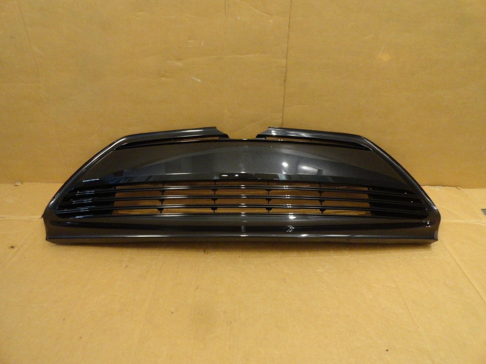 グラウンド コーヒー　18オンス 2017 - 2019 Toyota Corolla Front Bumper Lower Grille