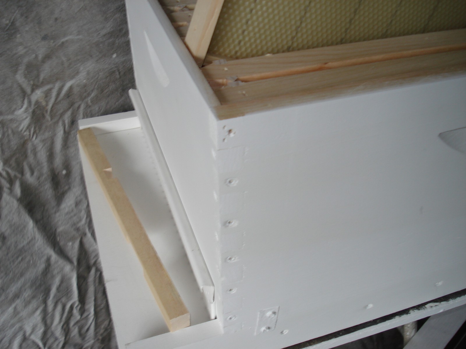 8 Frame Langstroth Hive frames & foundation.