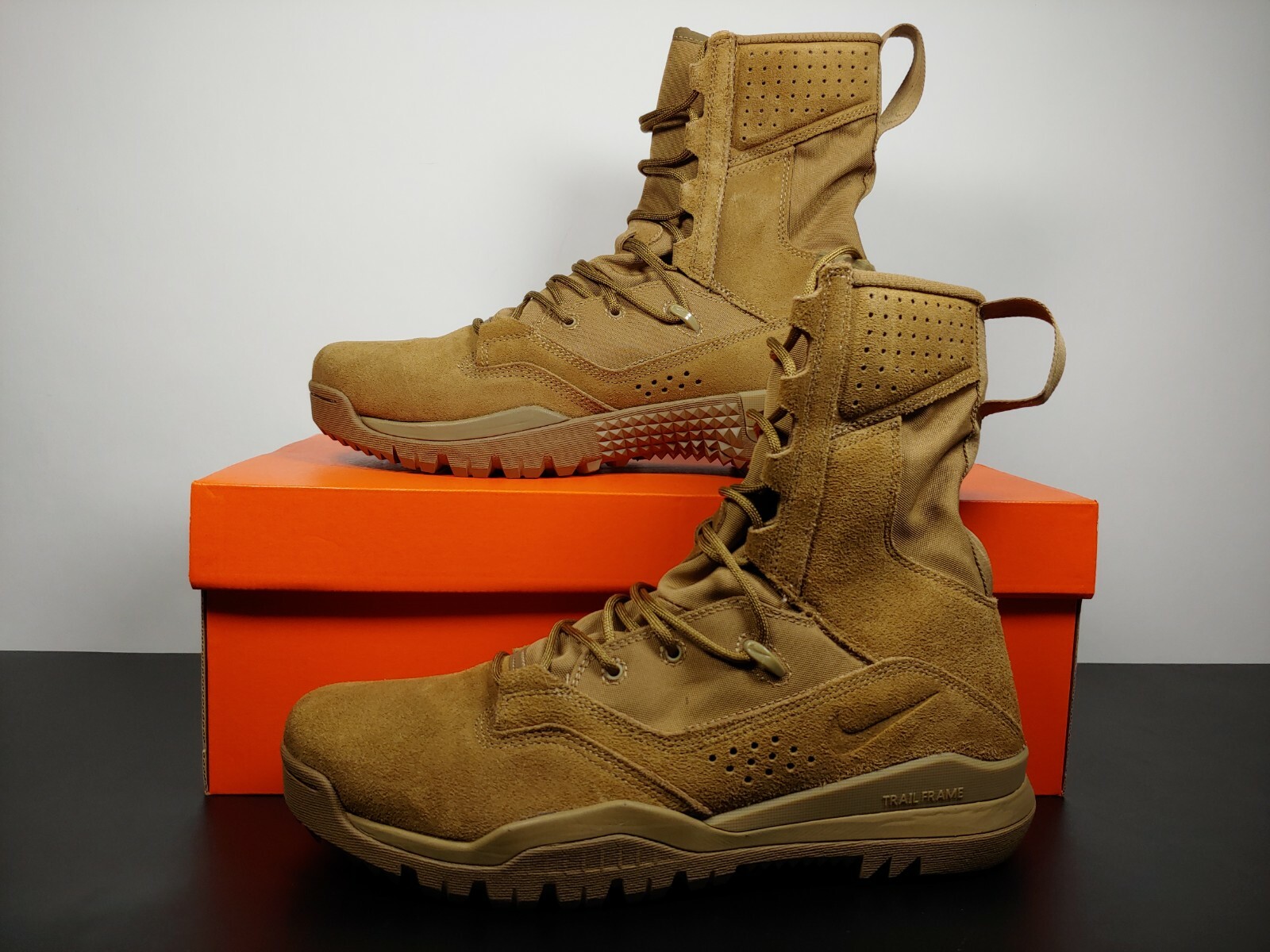 nike men's combat boots